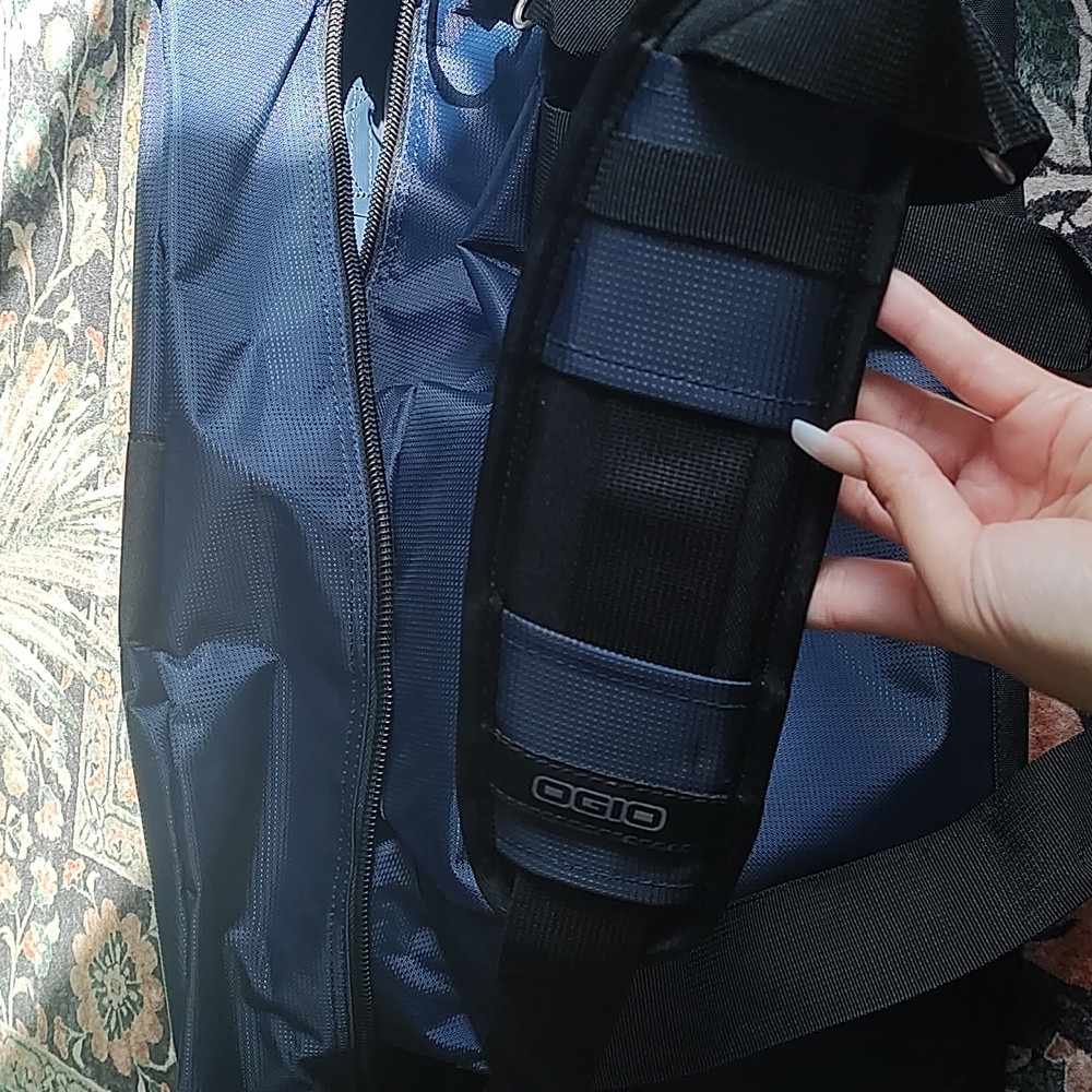 OGIO DUFFLE Bag - Picture 9 of 9